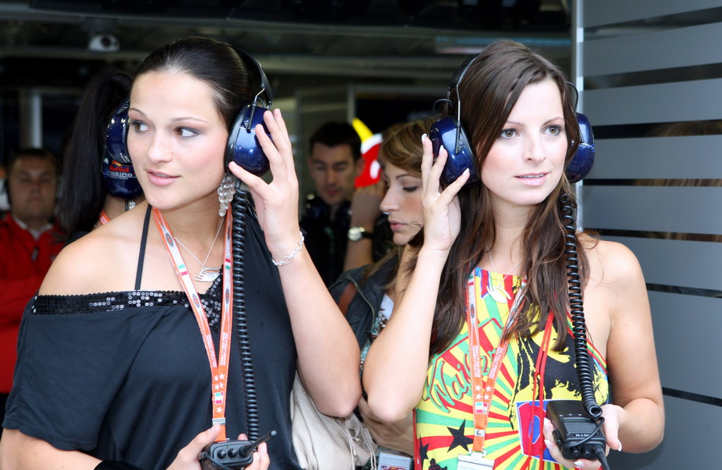 pit babes